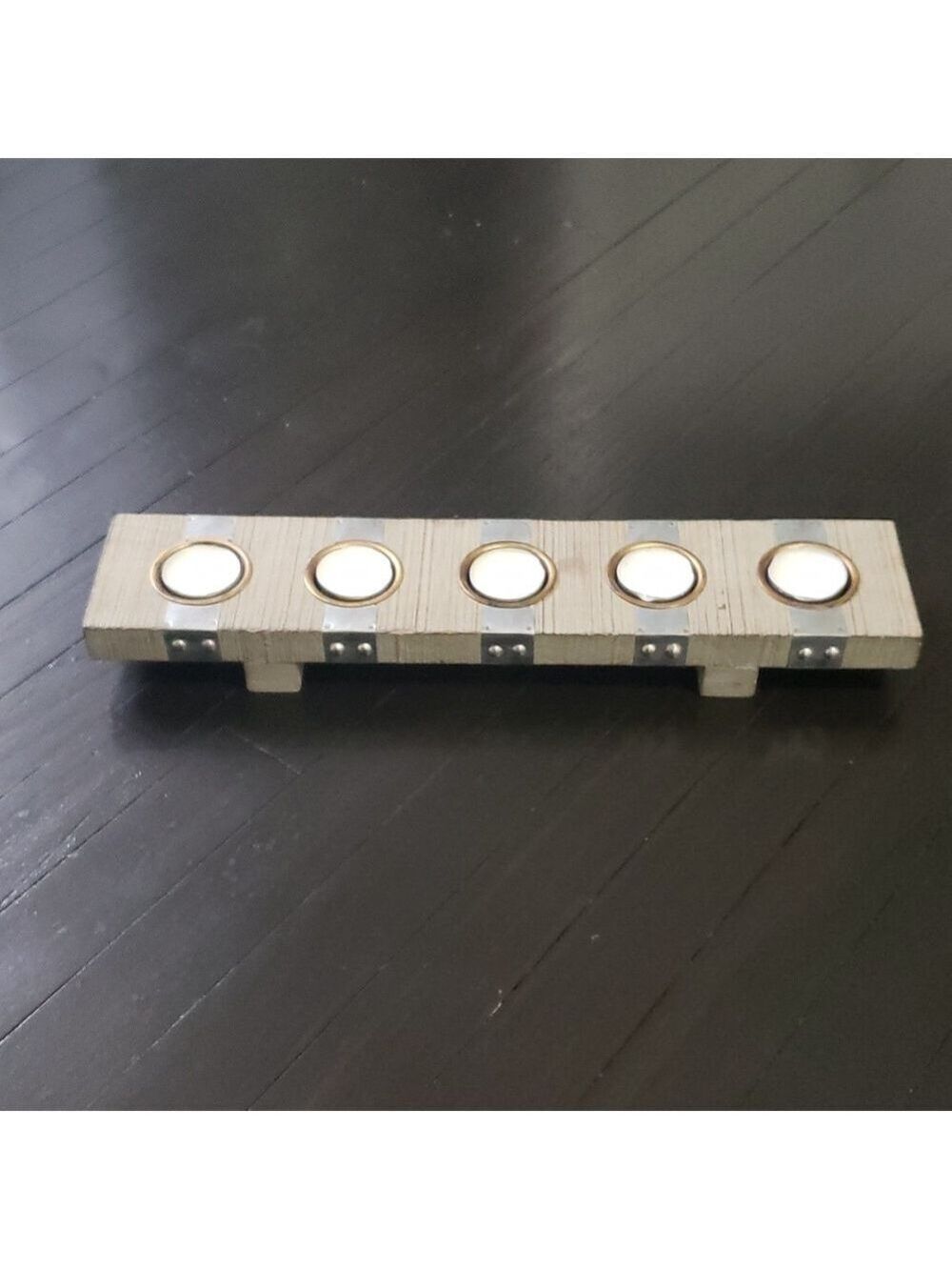 Tealight candle holder